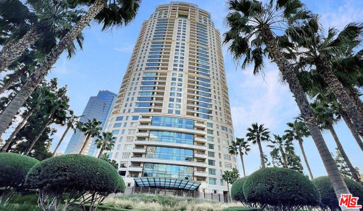 1  W Century Dr 3BR Beverlywood La
