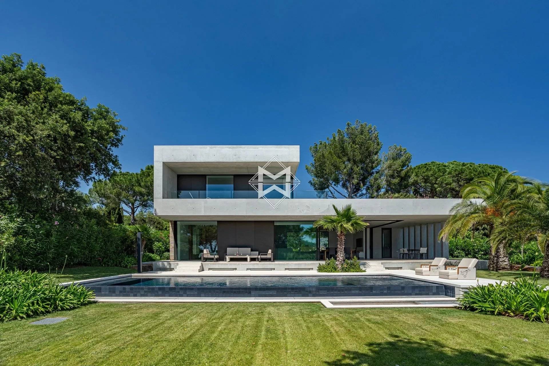 Luxurious contemporary villa, superb sea view