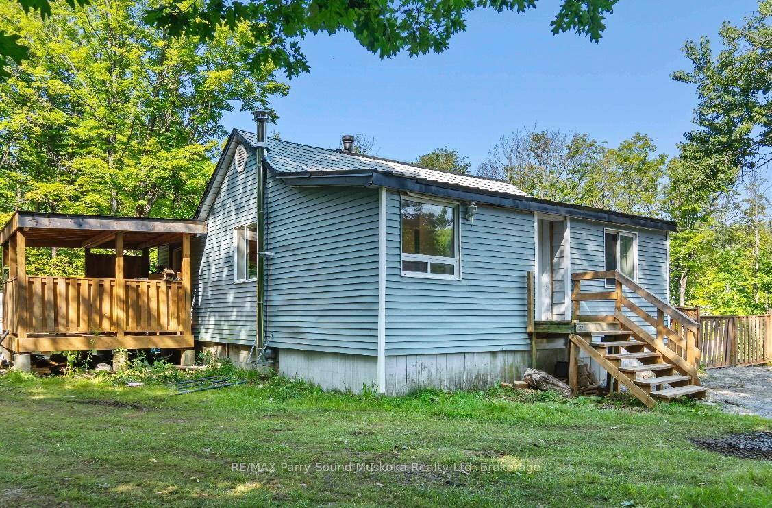 Great starter home or retirement home, living the cottage country dream.
