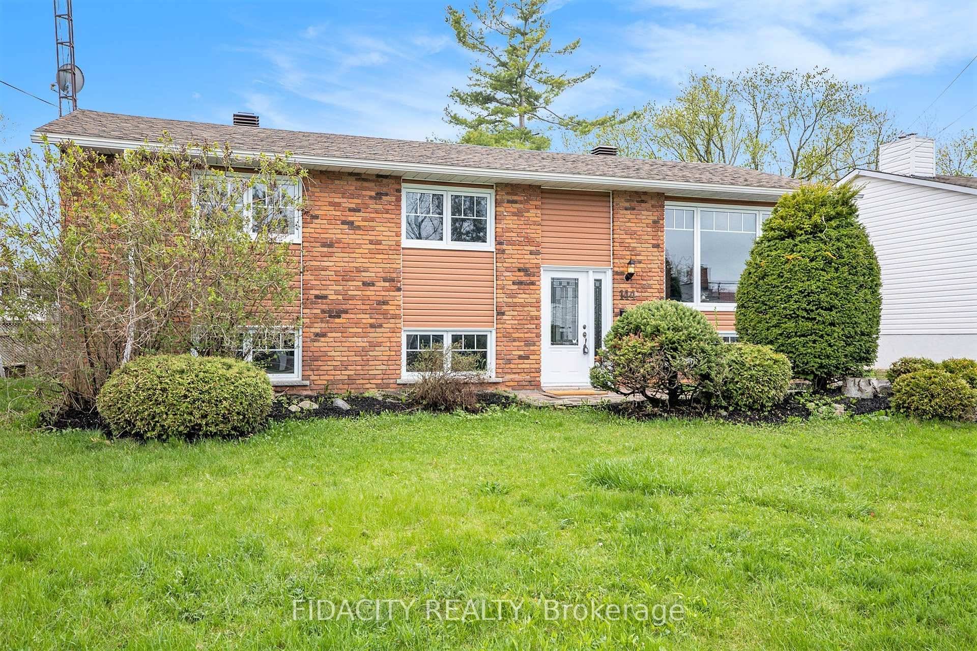 Welcome to 144 Napoleon Street, nestled in the heart of vibrant Carleton Place !