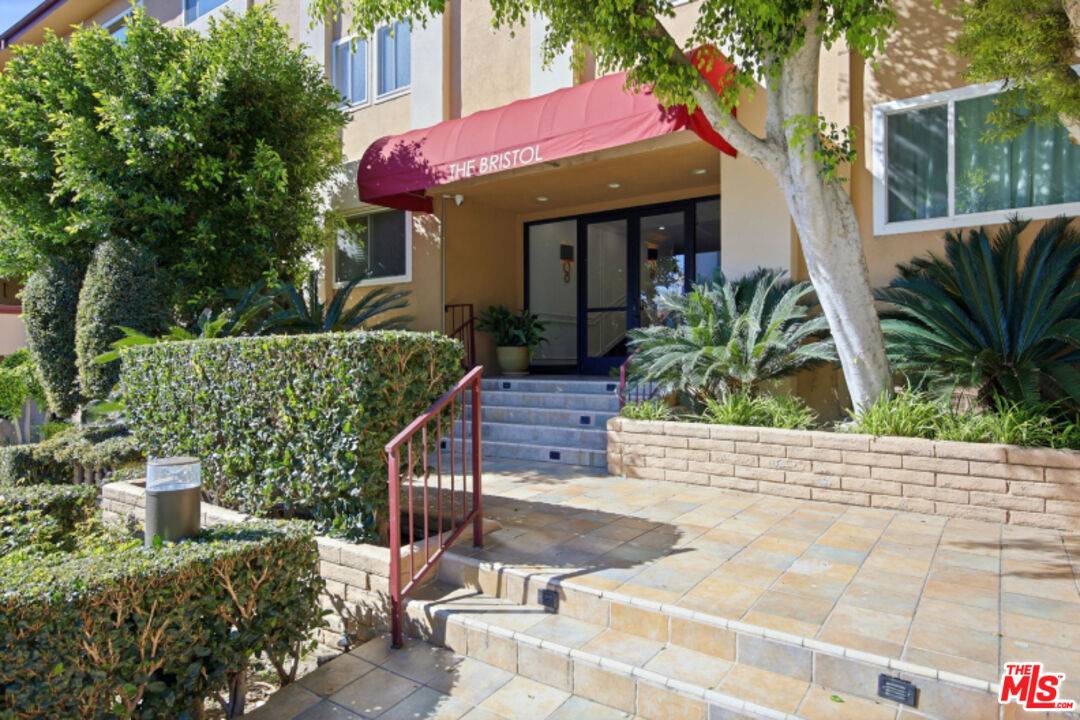 1121  N Olive Dr 2BR Sunset Strip La