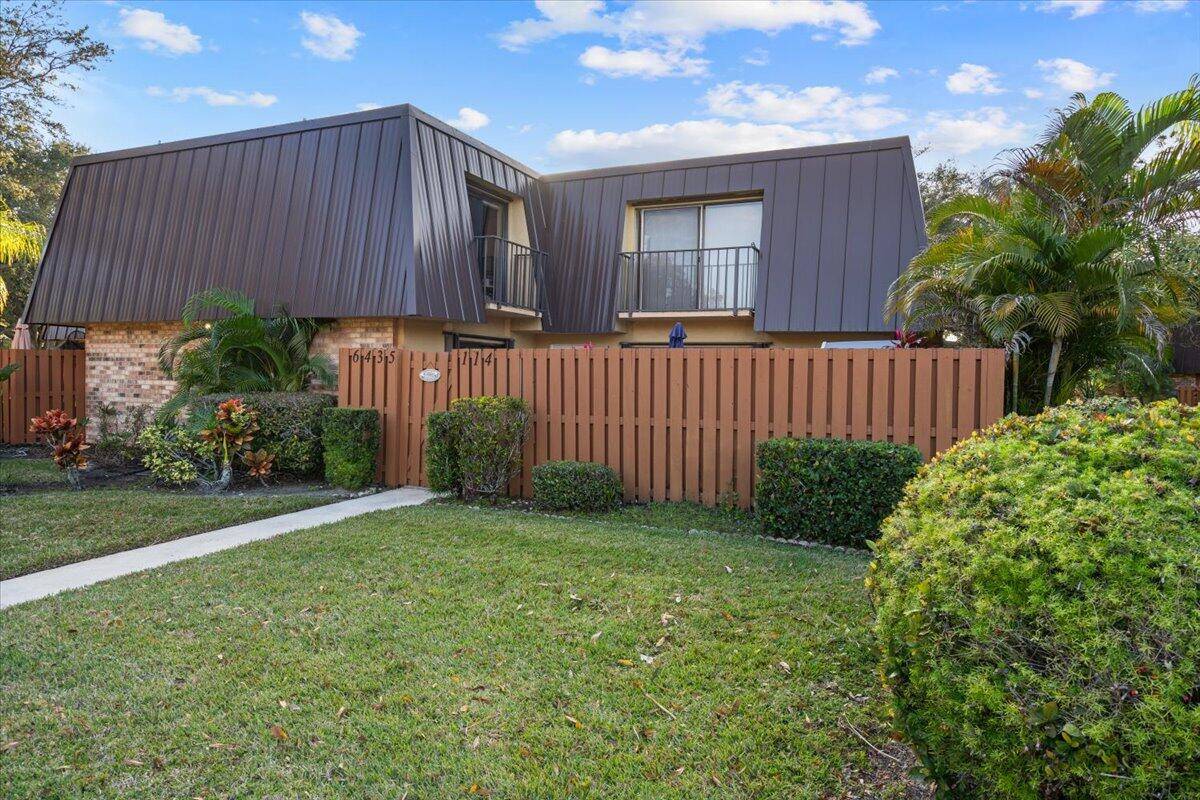 Spacious Townhome with Private Patio Resort Style Amenities.