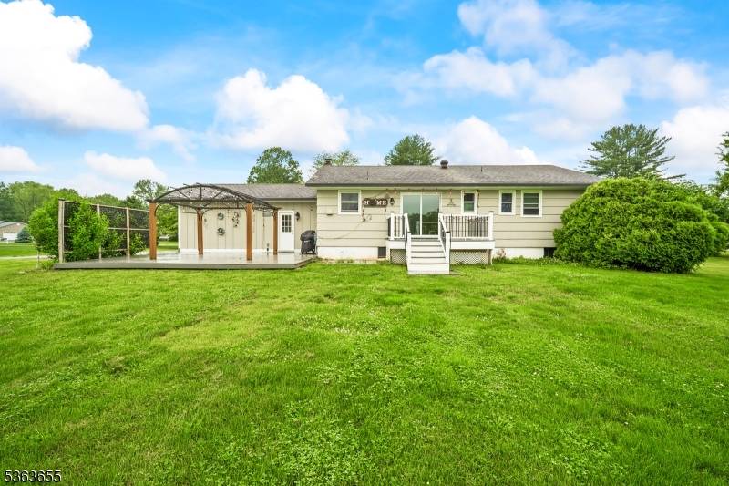 Welcome to this beautifully maintained ranch home in the heart of Long Valley, now available for rent !