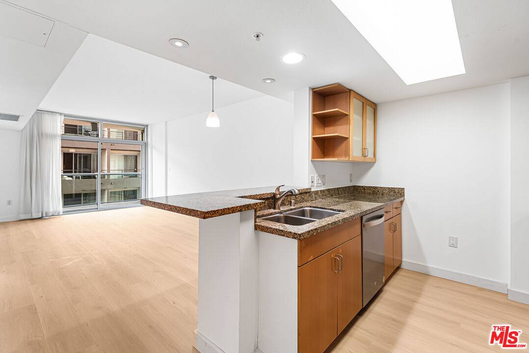 13700 Marina Pointe Dr 1BR Marina Del Rey La