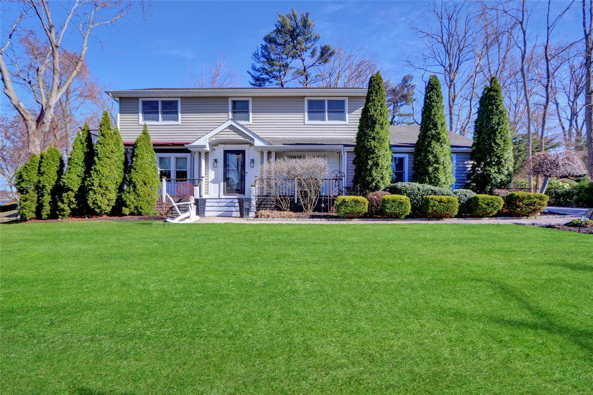 Welcome to your waterfront dream home !