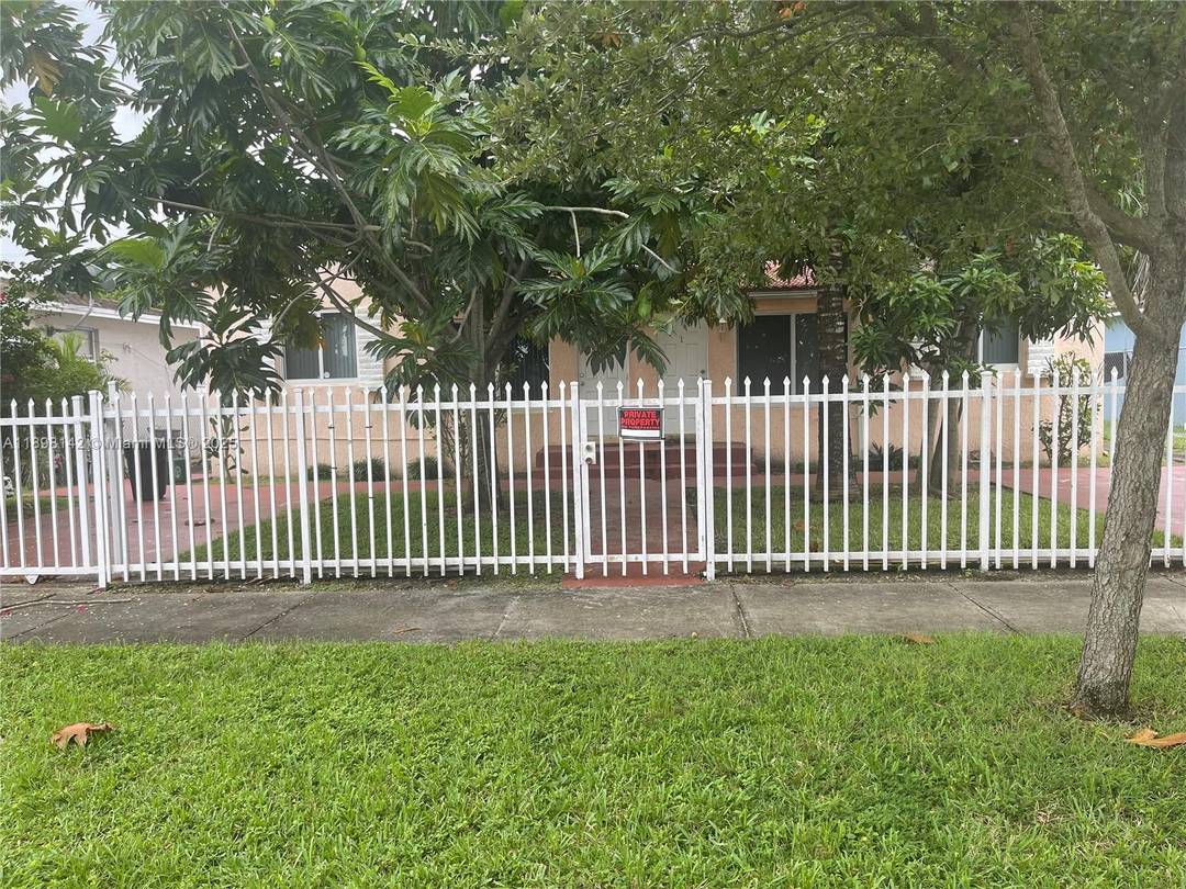 Location ! This property is located between Miami Shores and El Portal, both highly desirable areas known for their proximity to Miami's vibrant cultural and commercial centers.