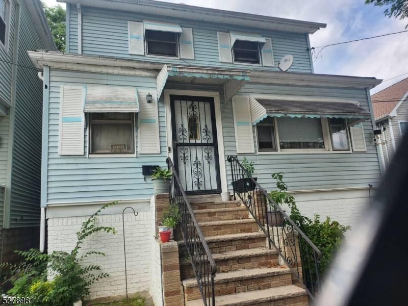Welcome to this charming 3 bedroom Colonial with 2.