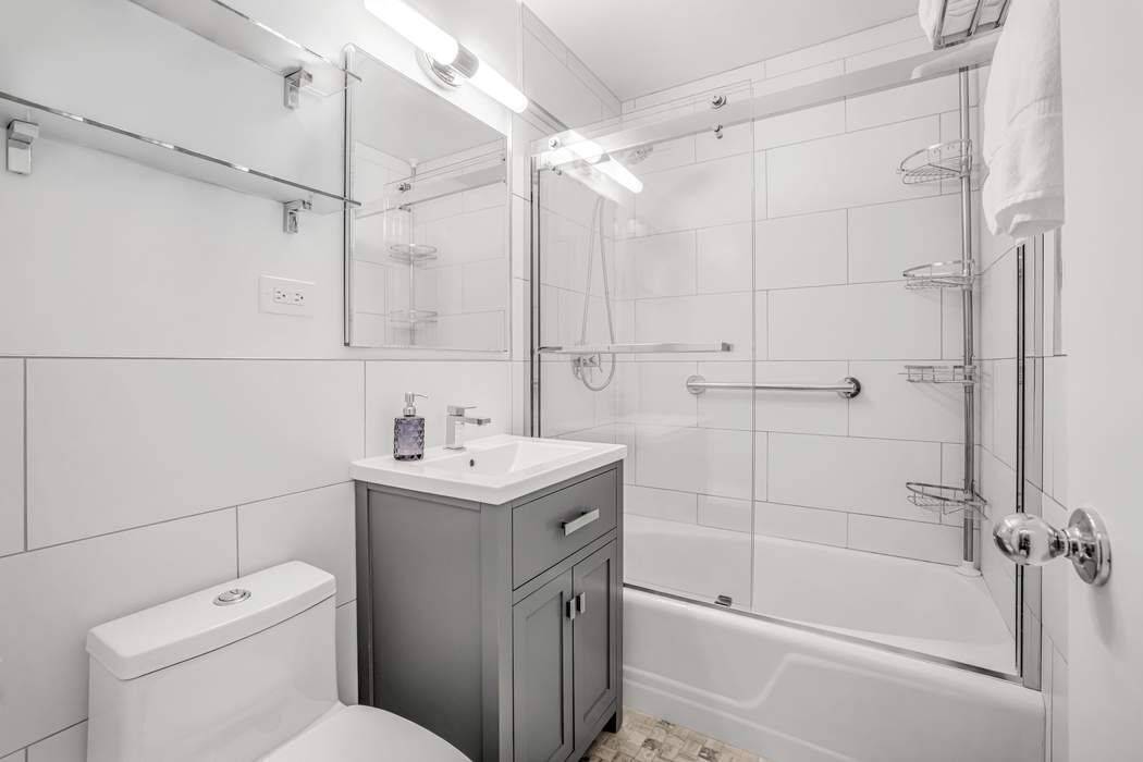 Welcome to this sun splashed alcove studio featuring a chic new bathroom renovation and an incredibly functional layout in one of Kips Bay s most desirable buildings.