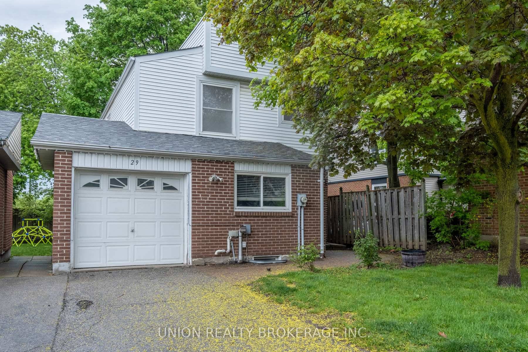 Nestled in the heart of charming Streetsville, this large and bright, detached condo is perfect for your growing family.