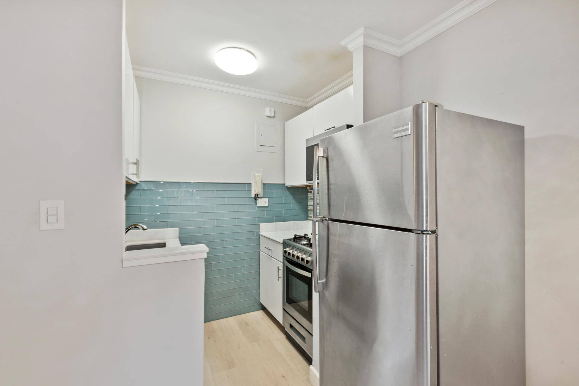 Charming Studio for rent, generous closets, separate Kitchen, dishwasher, renovated bathroom and a TERRACE !