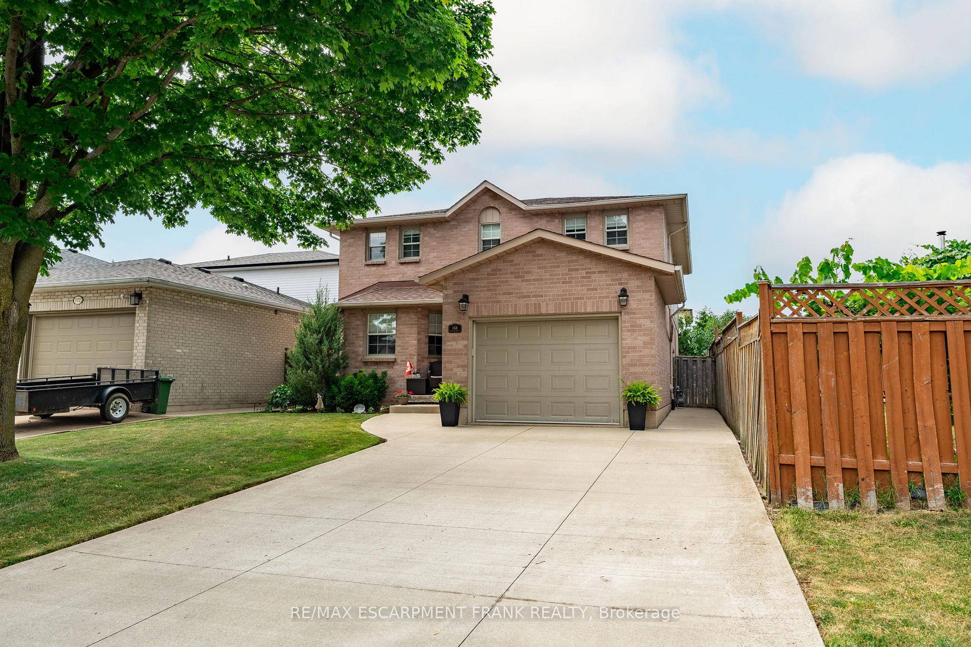 Beautiful 4 Bedroom, 2. 5 Bathroom Home in a Family Friendly Hamilton Mountain Neighbourhood.
