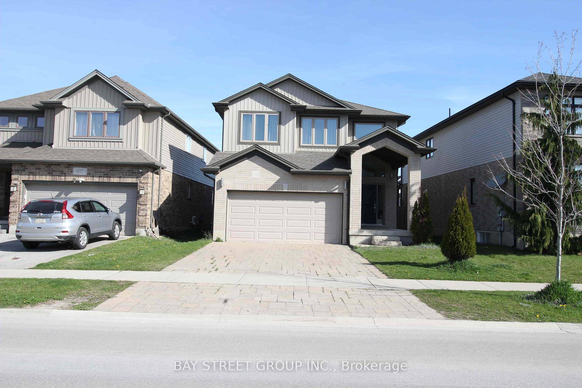 Like new 2 story home located in North West Lonodn, 3 bedroom, 3 bathroom, double car garage, open concept kitchen, granite counter tops throughout, stainless steel appliances, gas fireplace in ...