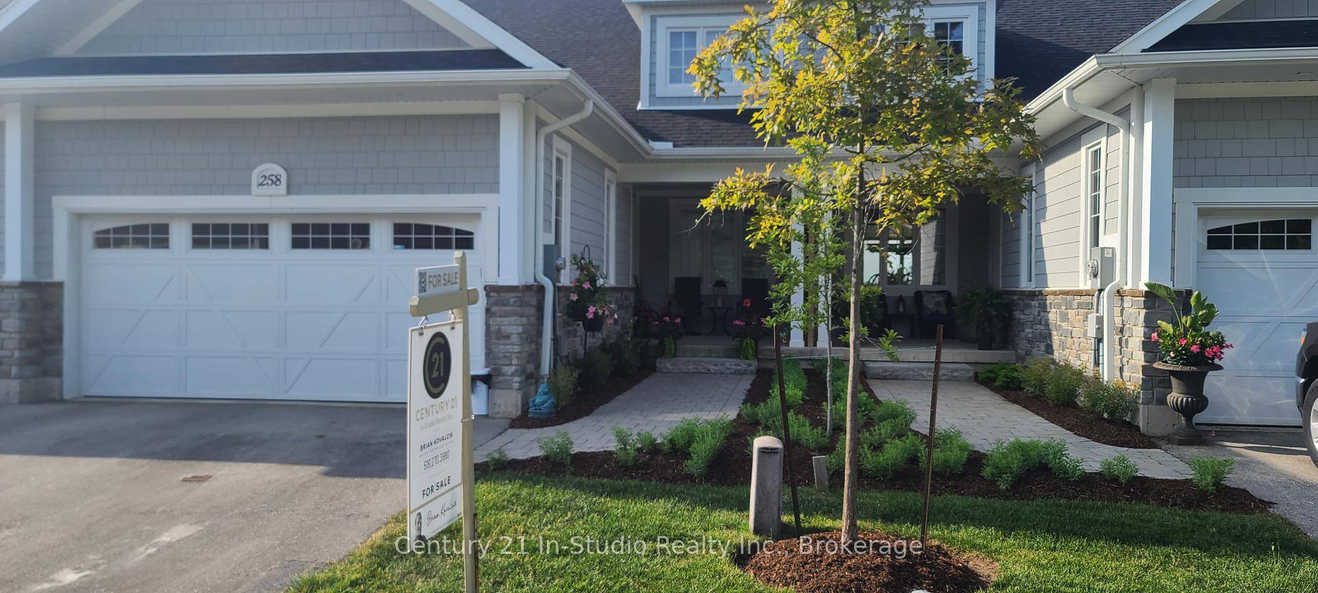 LUXURY LIVING ELITE LIFESTYLE PRESTIGIOUS ADDRESS WELCOME TO COBBLE BEACH GEORGIAN BAY'S PREMIER WATERFRONT GOLF RESORT LIVING EXPERIENCE REFINED ELEGANCE FOR THOSE WHO APPRECIATE EXCELLENCE ENJOY ONE OF COBBLE BEACH'S ...
