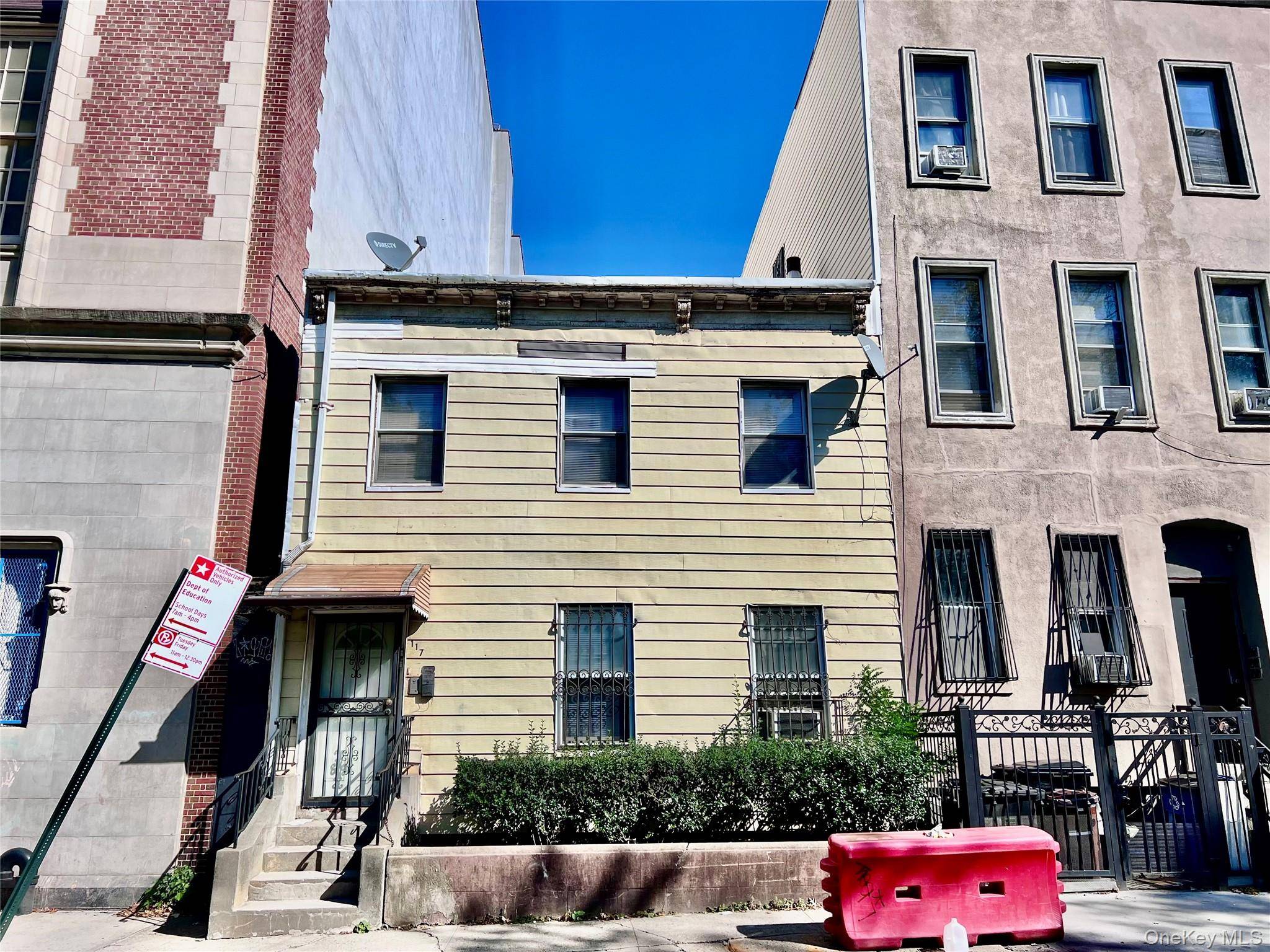 24 x 86 lot. M1 1 zoning.