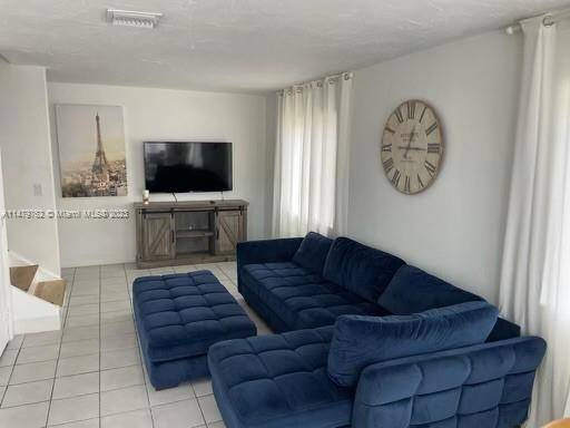 AN INVESTOR'S DREAM. Ideal for short term Airbnb rentals in one of the hottest markets in South Florida.