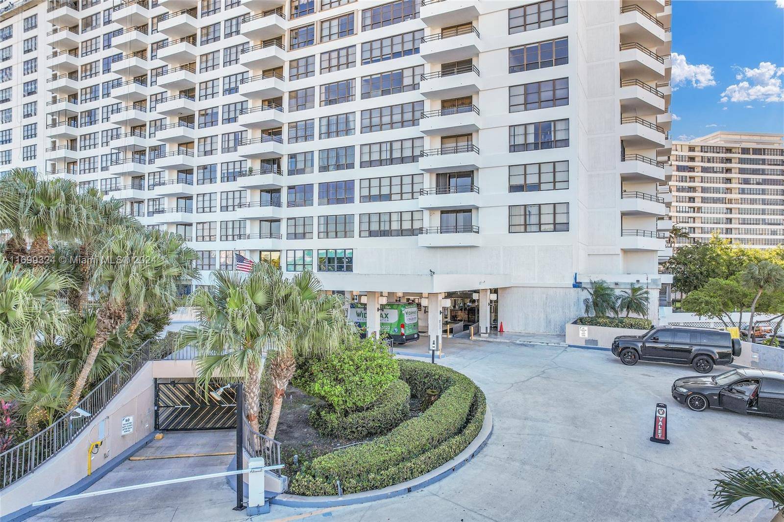 Hallandale Beach. Olympus Tower.