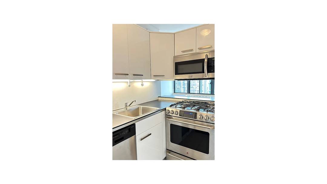 Open City, Sunrise and River views for miles !