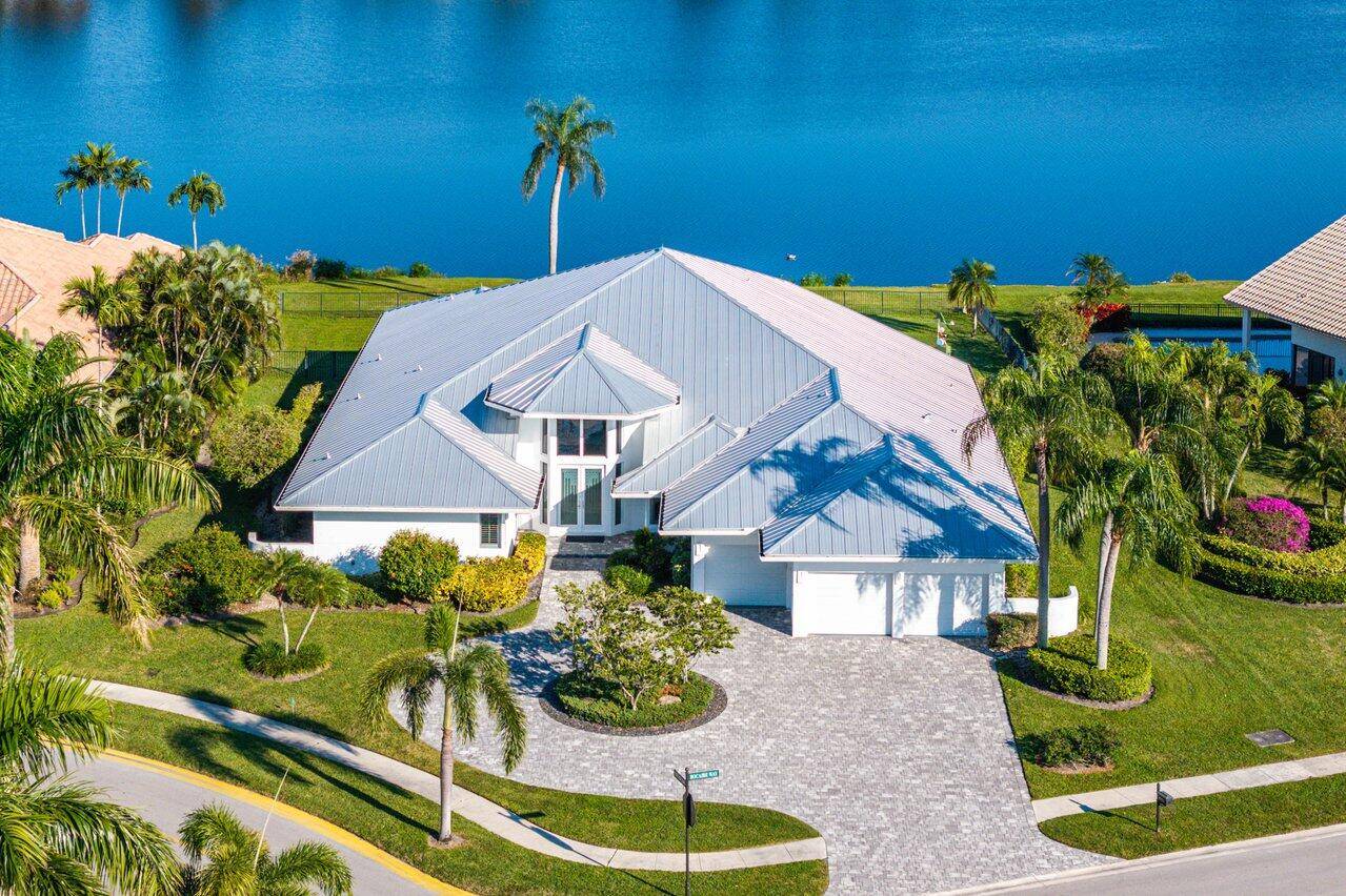 Discover Your Dream Waterfront Retreat !