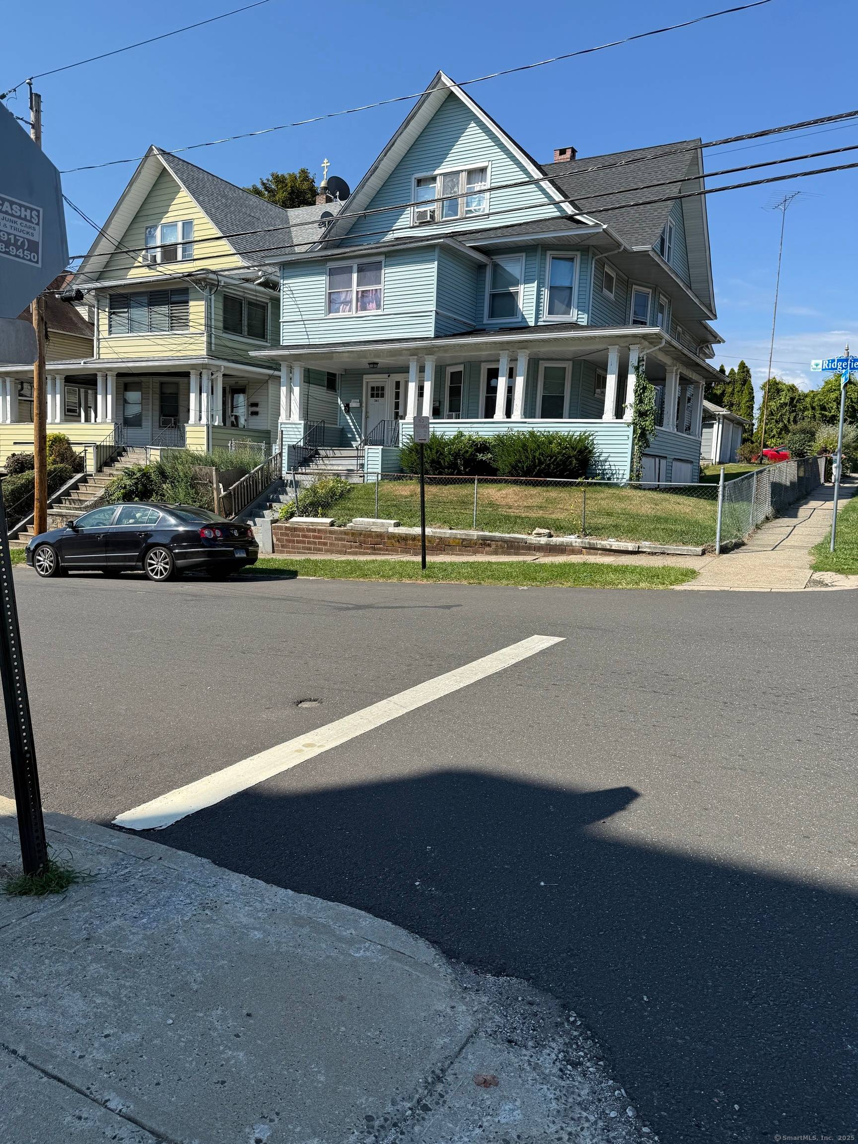 FOR SALE LEGAL 3 FAMILY HOME IN BRIDGEPORT, CT !