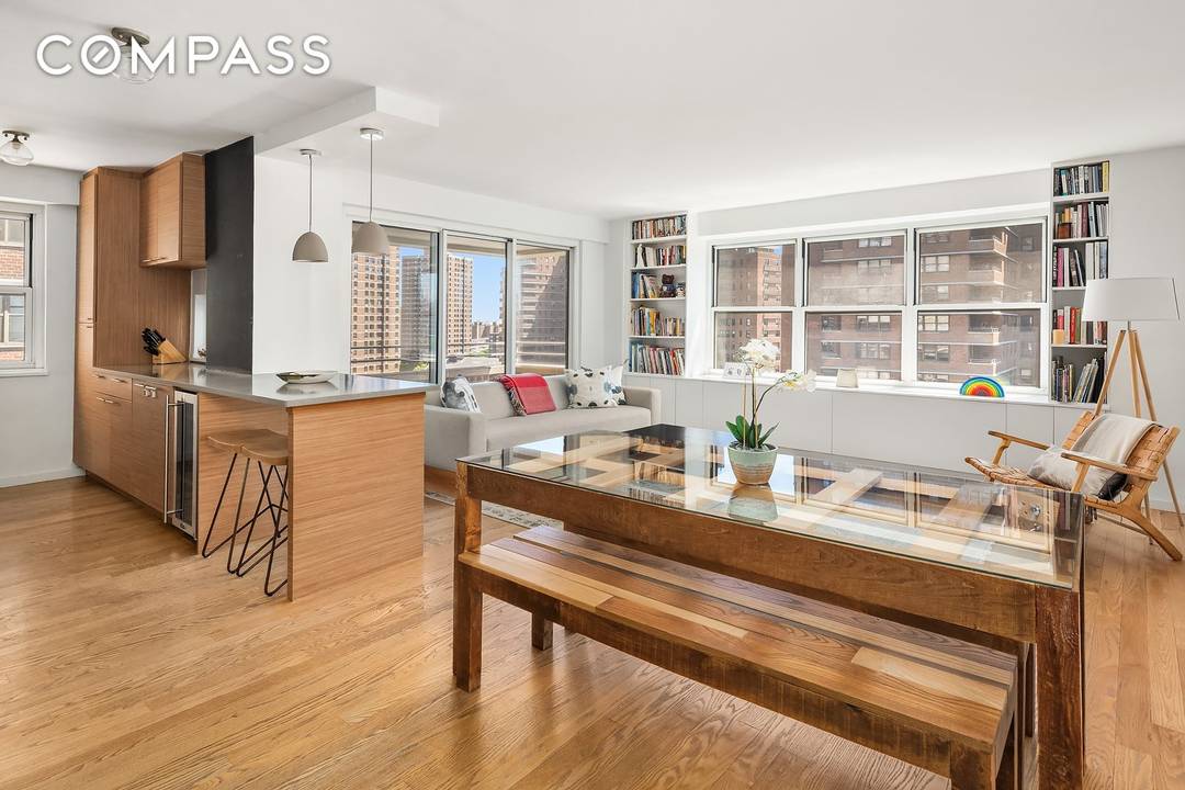 Lower East Side 2br 1bath with outdoor space and insane views of Manhattan Bridge and NYC skyline Floating high above the vibrant pulse of the Lower East Side.