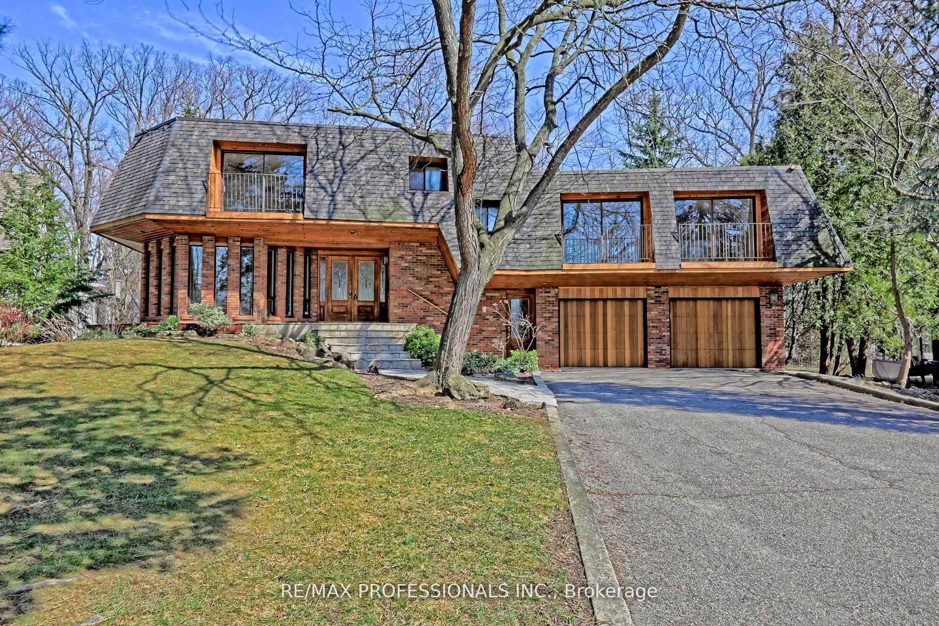 Rare Thorncrest Village Opportunity !