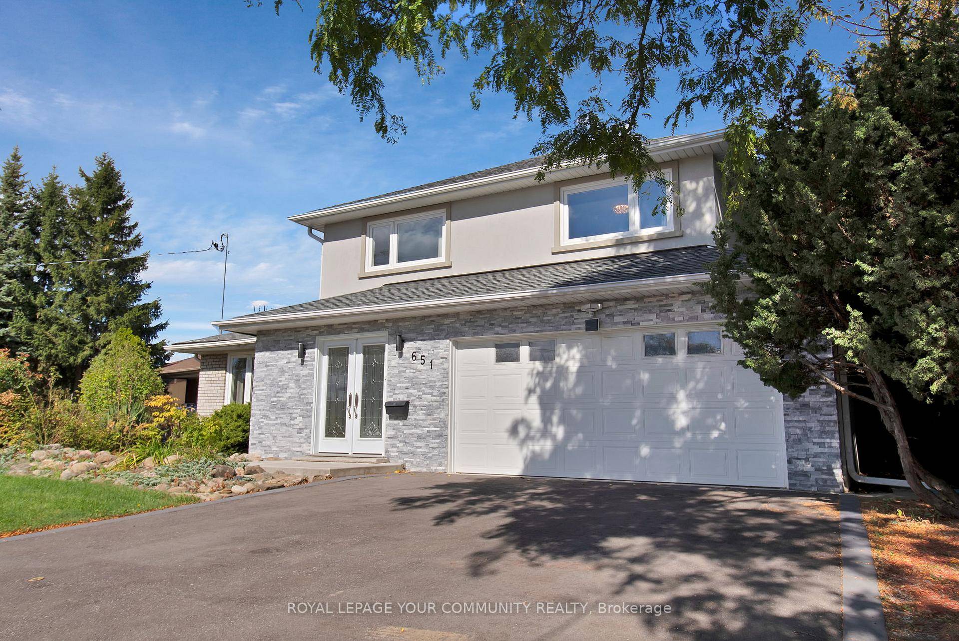 RARE GEM 4 LEVEL BACKSPLIT IN HEART OF ETOBICOKE' Welcome to an exceptional, fully renovated and immaculately maintained home nestled on a premium 68 X 121.