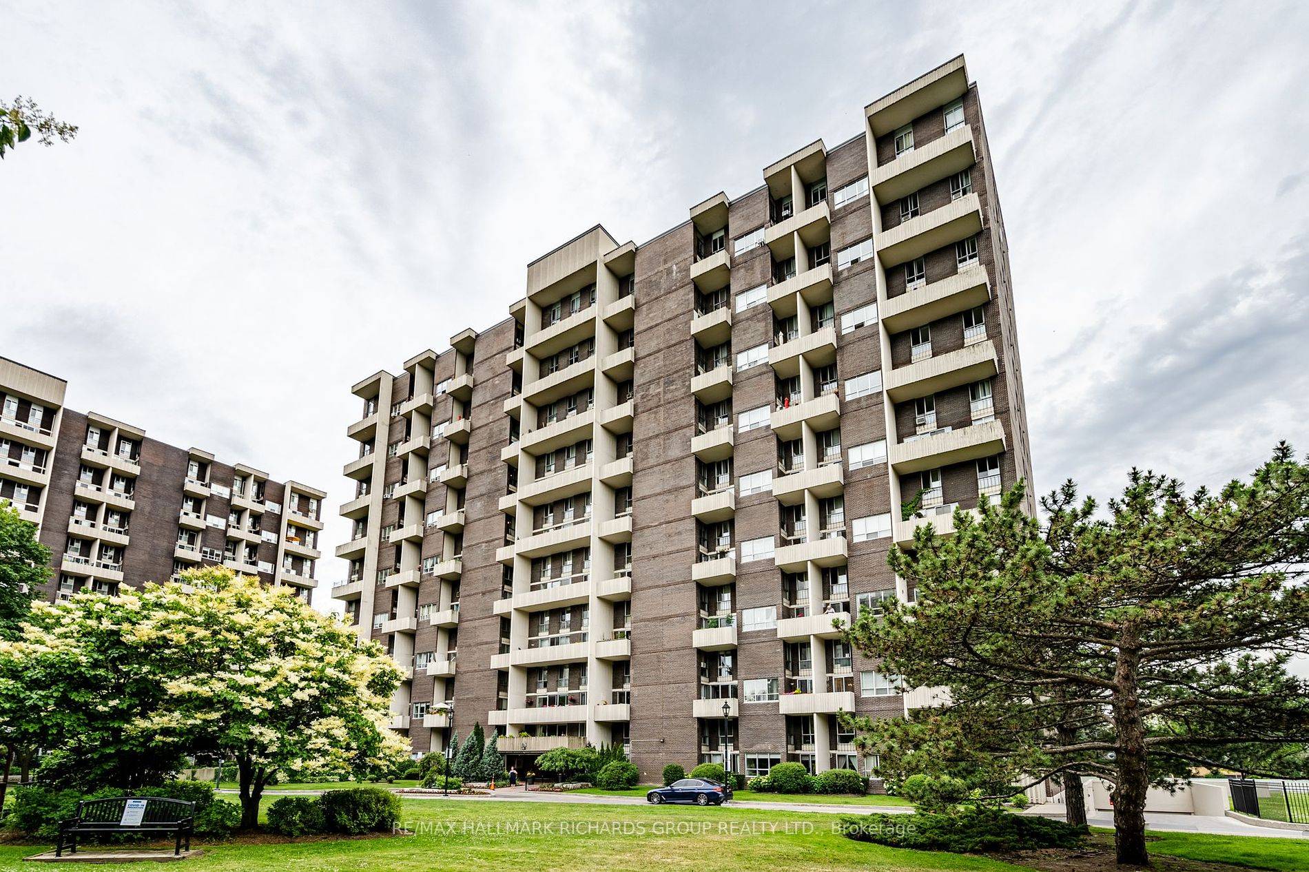 Timeless 2 Storey condo Located Close To High Park And Lake Ontario Waterfront !
