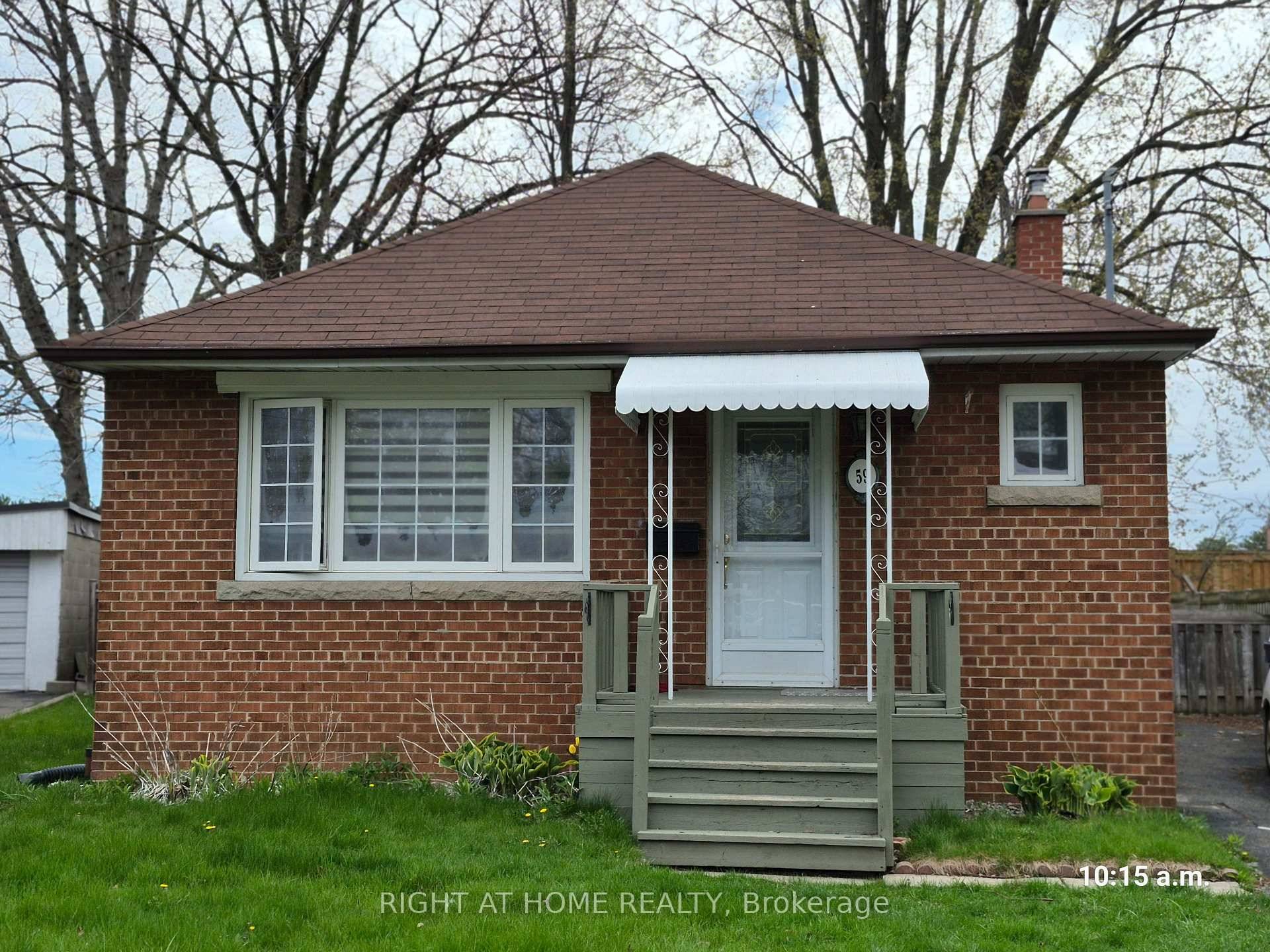 Welcome To This Charming Detached Bungalow Located In The Highly Desirable Clairlea Birchmount Neighborhood !