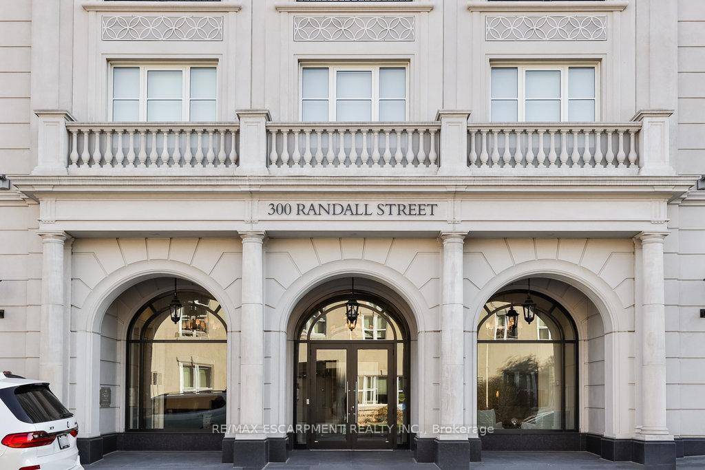 Welcome to The Randall Residences Oakville's most prestigious address, where luxury meets timeless elegance in the heart of downtown.
