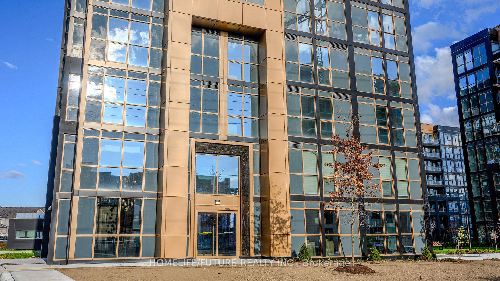 Be At A Great Location Available In This Amazing Unit With A Breath Taking View !
