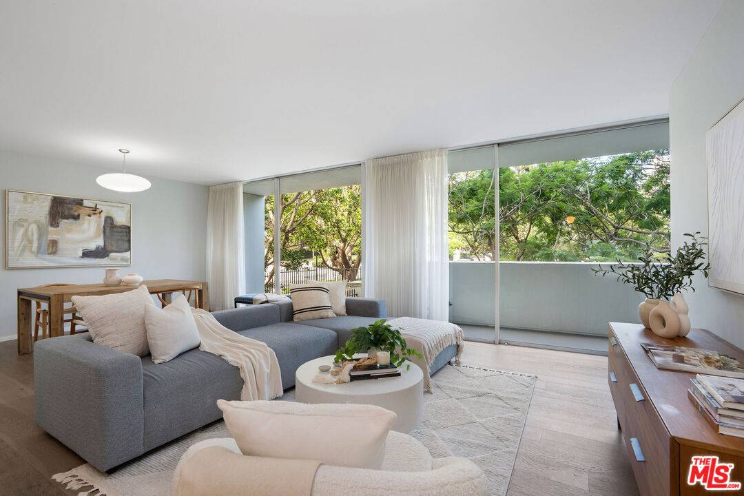 2220 Avenue Of The Stars 1BR Beverlywood La