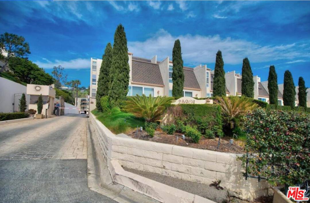 23901  CIVIC CENTER WAY 2BR Malibu La