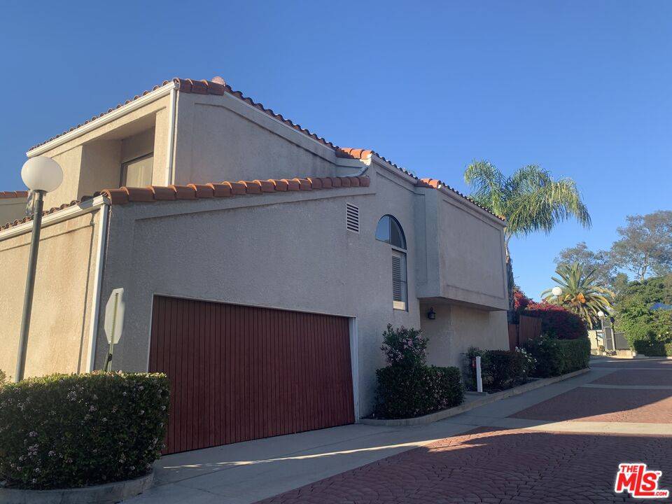 10740 National Blvd 3BR La