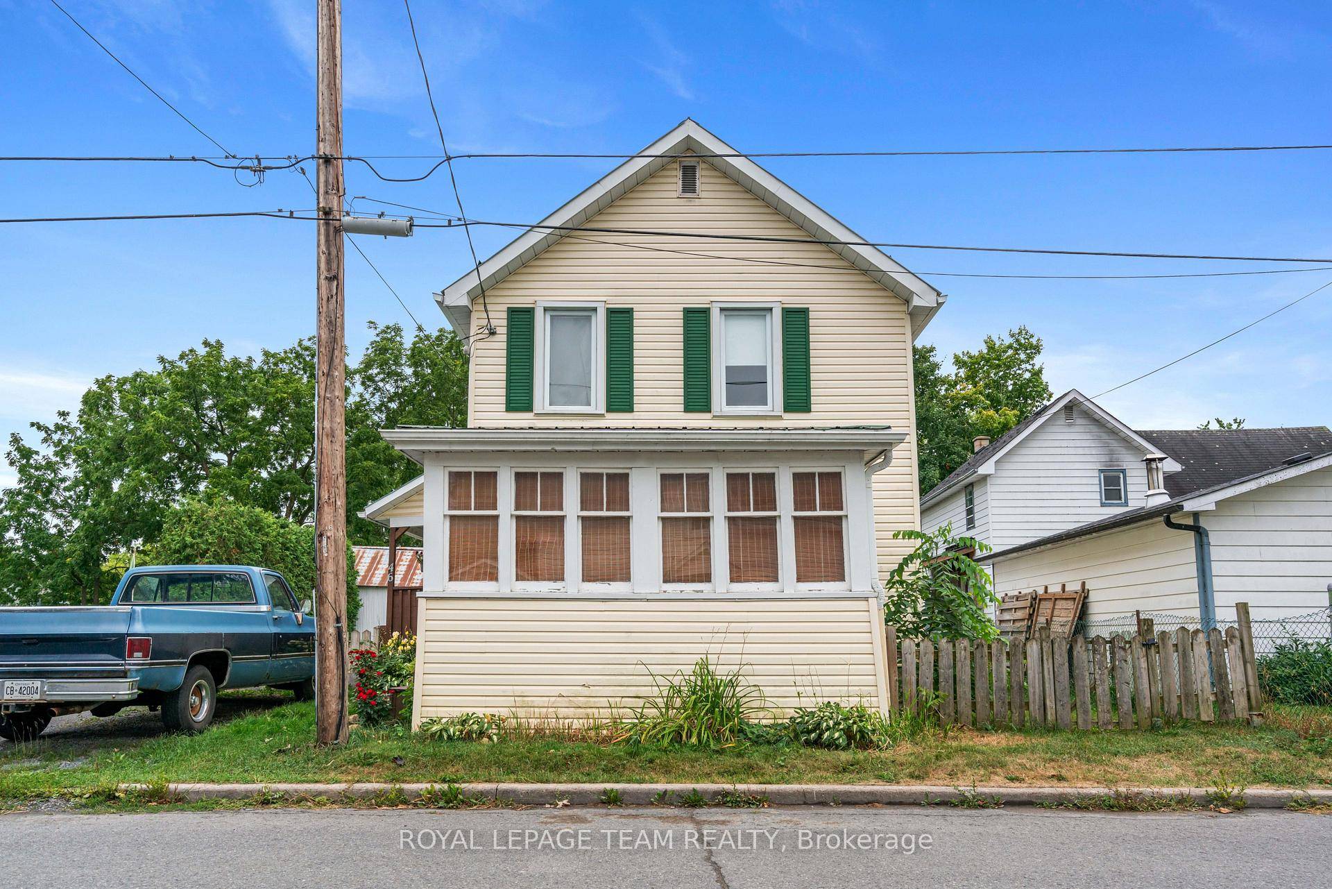 Easy and Affordable ! Come and see this amazing 3 bedroom home in the heart of Chesterville walking distance to the Nation River, boat launch, restaurant and grocery store !