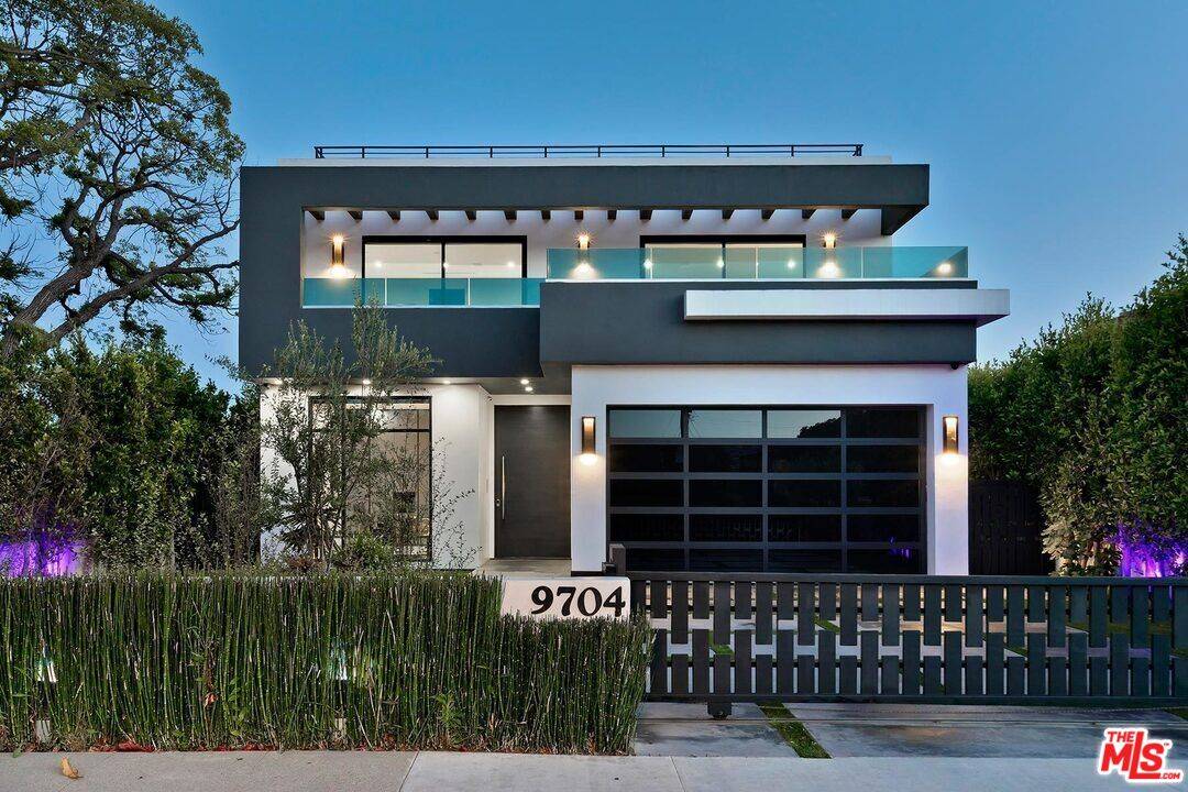 9704 Cashio St 4BR Beverlywood La