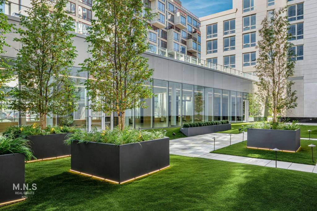 5pointz LIC Luxury 3 Bedroom 2 Bathroom Apartment Now Available !