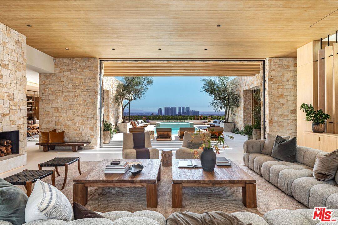 1039 Wallace Rdg 5BR Beverly Hills Post Office | B.H.P.O. La