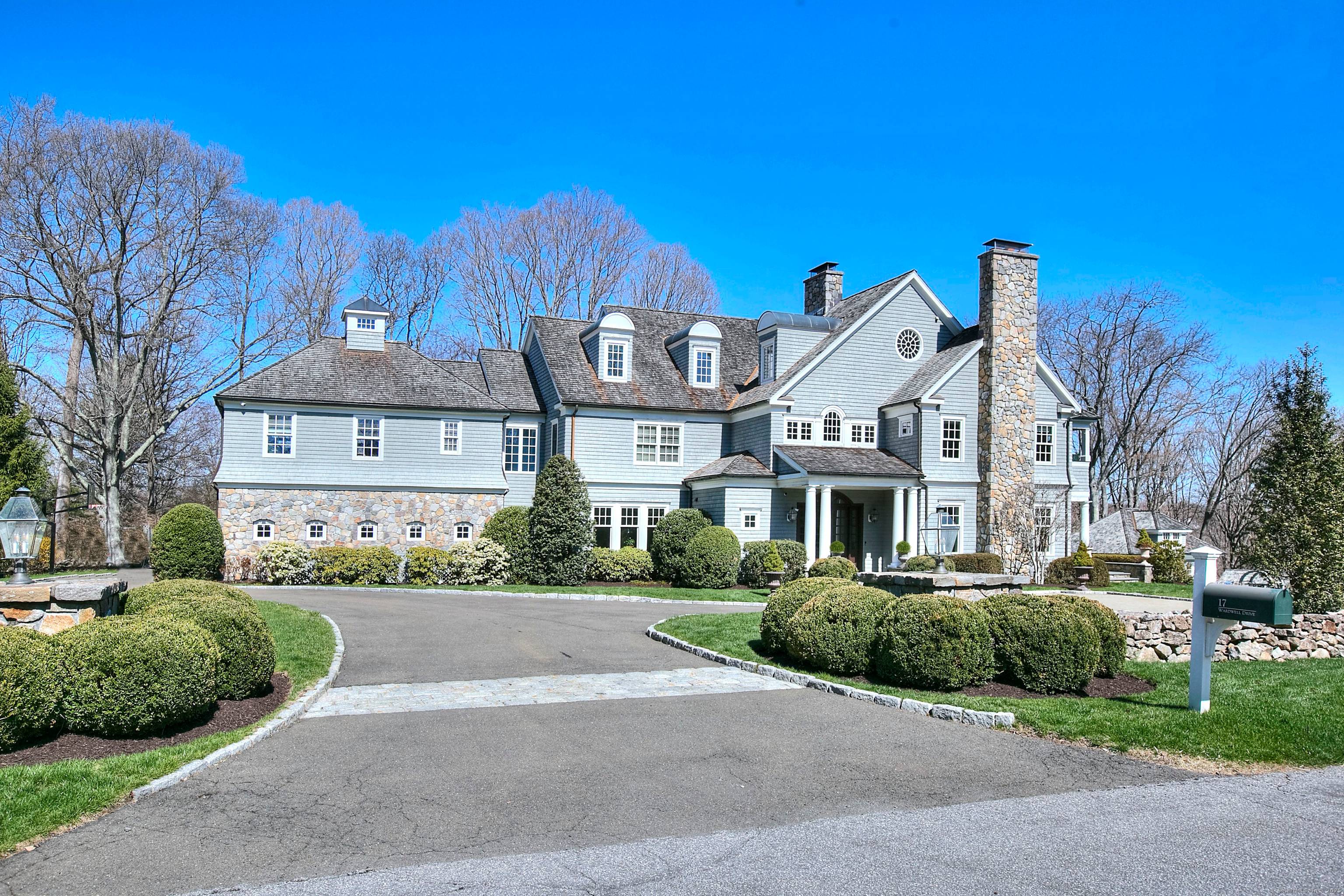 UNDERSTATED GRANDEUR. UNFORGETTABLE LIVING.