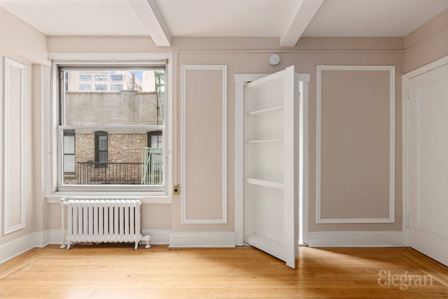 Brokers welcome Lights up on The Whitby, where history and elegance meet modern upgrades in this beautifully updated one bedroom home.