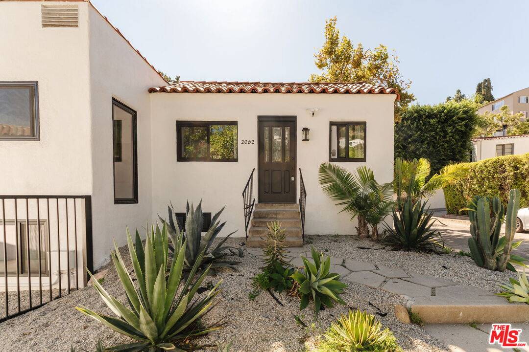 2062 High Tower Dr 2BR Hollywood Hills East La