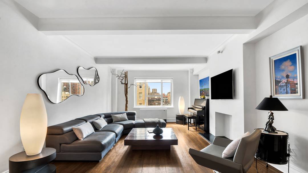 Residence 11A 11E at 7 West 96th Street is a rare and thoughtfully combined home, offering expansive proportions, abundant light, and exceptional flexibility.