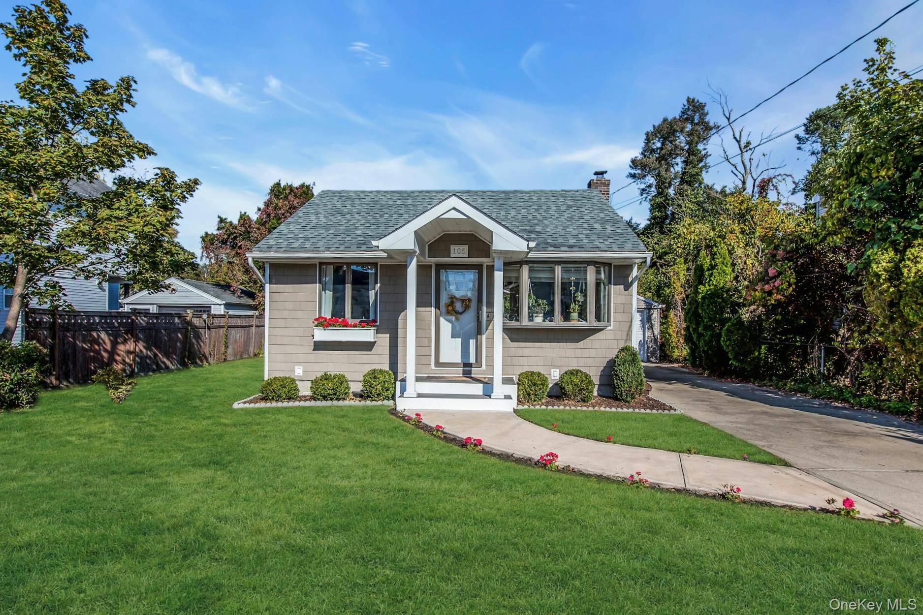 Welcome Home To This Cozy Ranch That s Been Thoughtfully Updated amp ; Lovingly Maintained !