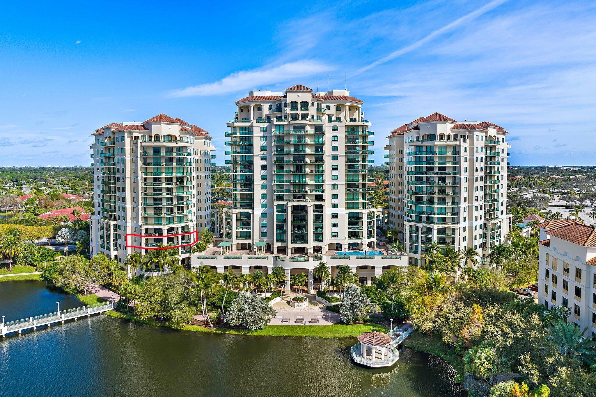 Enjoy amazing wide water views from this Barclay floor plan with an extended, wrap around balcony of 541 SF.