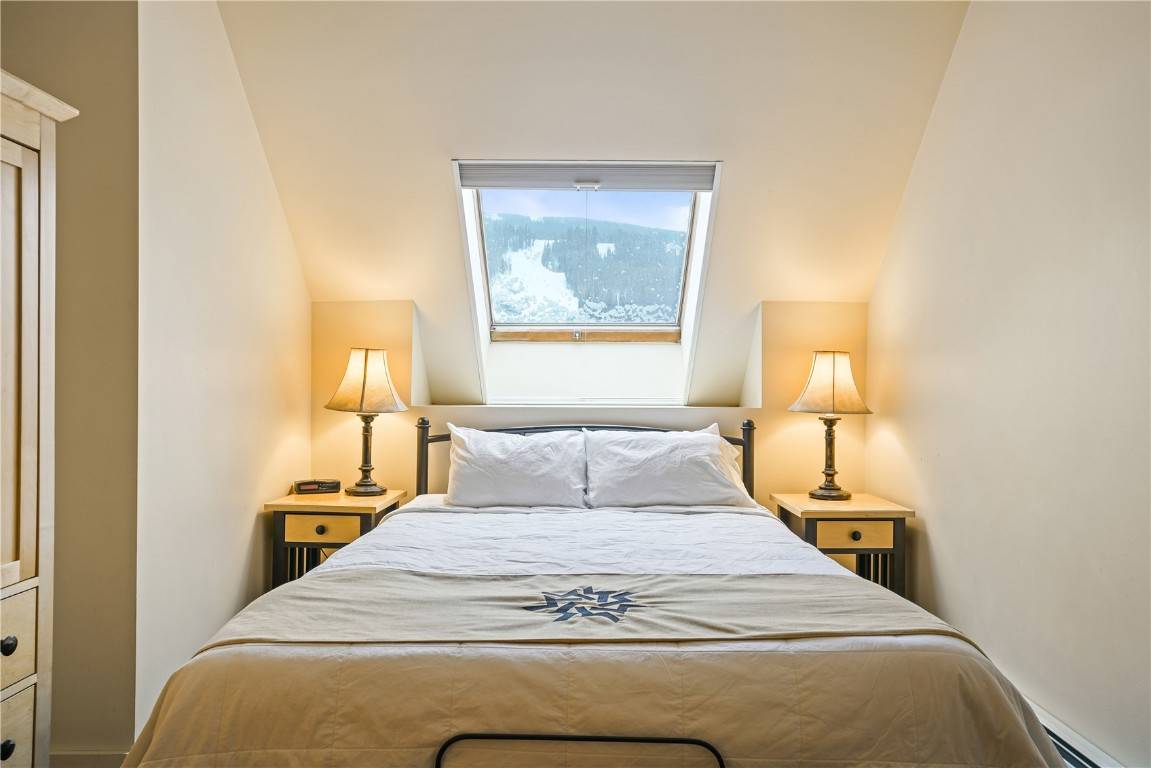 You had me at VIEWS ! River Run slopes are right there to keep tabs on.