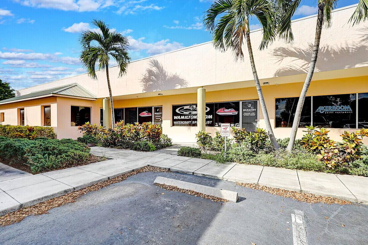 Space located in building 3825 unit 2 3 and consists of 2, 850 sq ft.