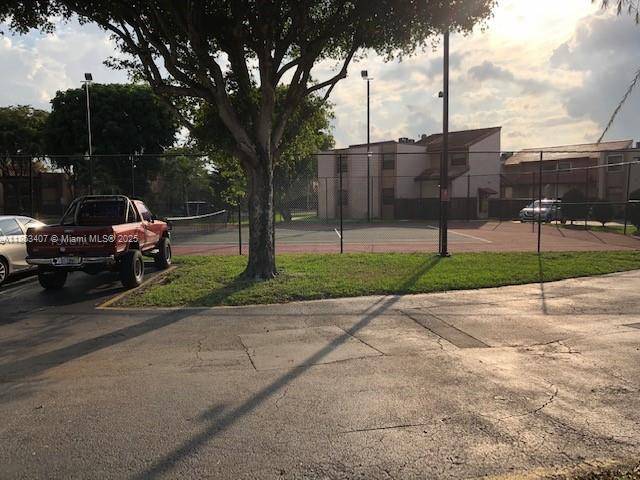 Beautiful and updated 2 bedroom and 2 1 2 baths townhouse overlooking a beautiful park and a very centralized area close to FIU, International Mall, highways and schools.