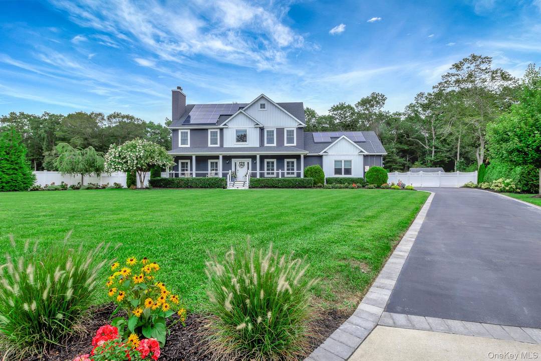 Nestled in the heart of Baiting Hollow, this beautifully appointed home offers the very best of North Shore living with easy access to local farms, wineries, beaches, golf courses, shopping, ...