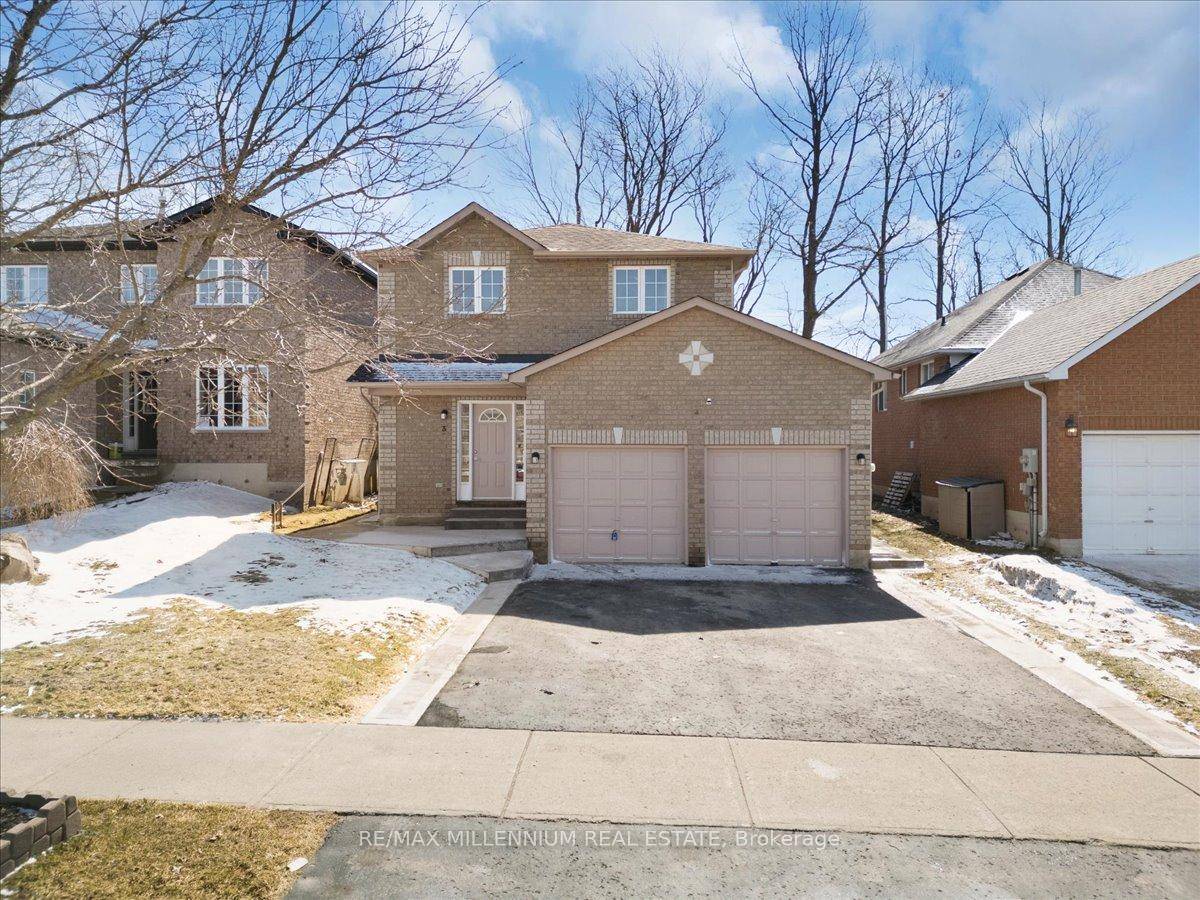 Bright Detached Home in High Demand amp ; family friendly neighbourhood.