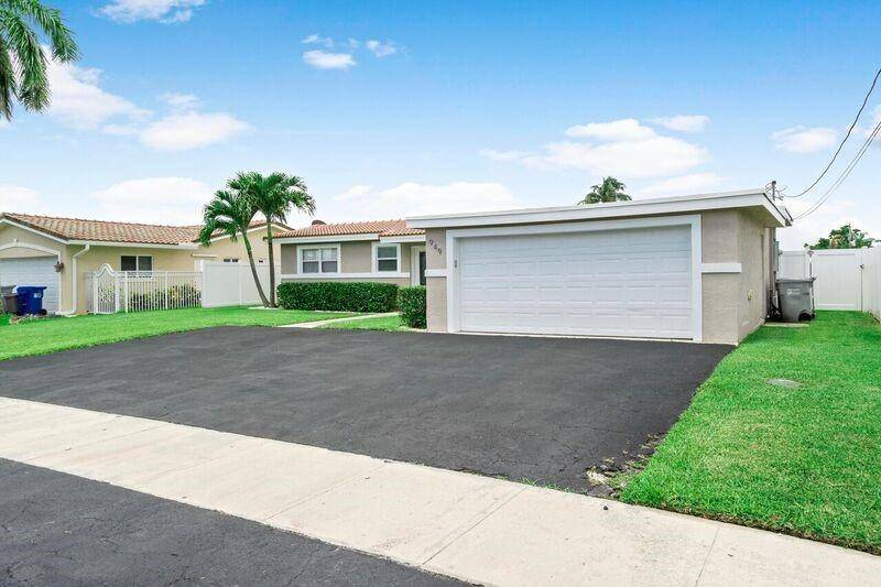 WOW ! ! MUCH SOUGHT AFTER CYPRESS LAKES ESTATES.