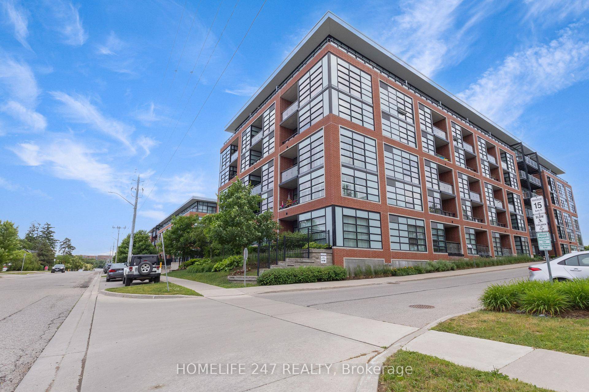 Bright amp ; Spacious 2 Bedroom Condo Victoria Common, Kitchener Windows in every room Huge balcony Overlooking green space Perfect for First Time Buyers amp ; Savvy Investors !